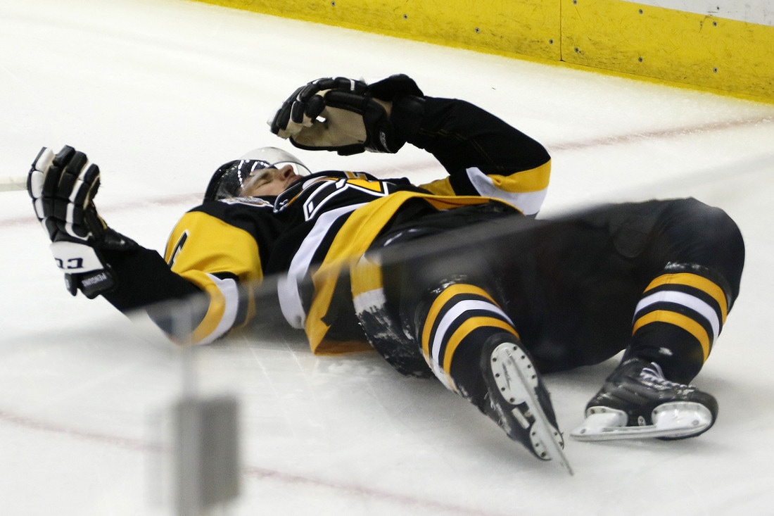 Report: Chara won't face hearing for hit on Sharks' Kane